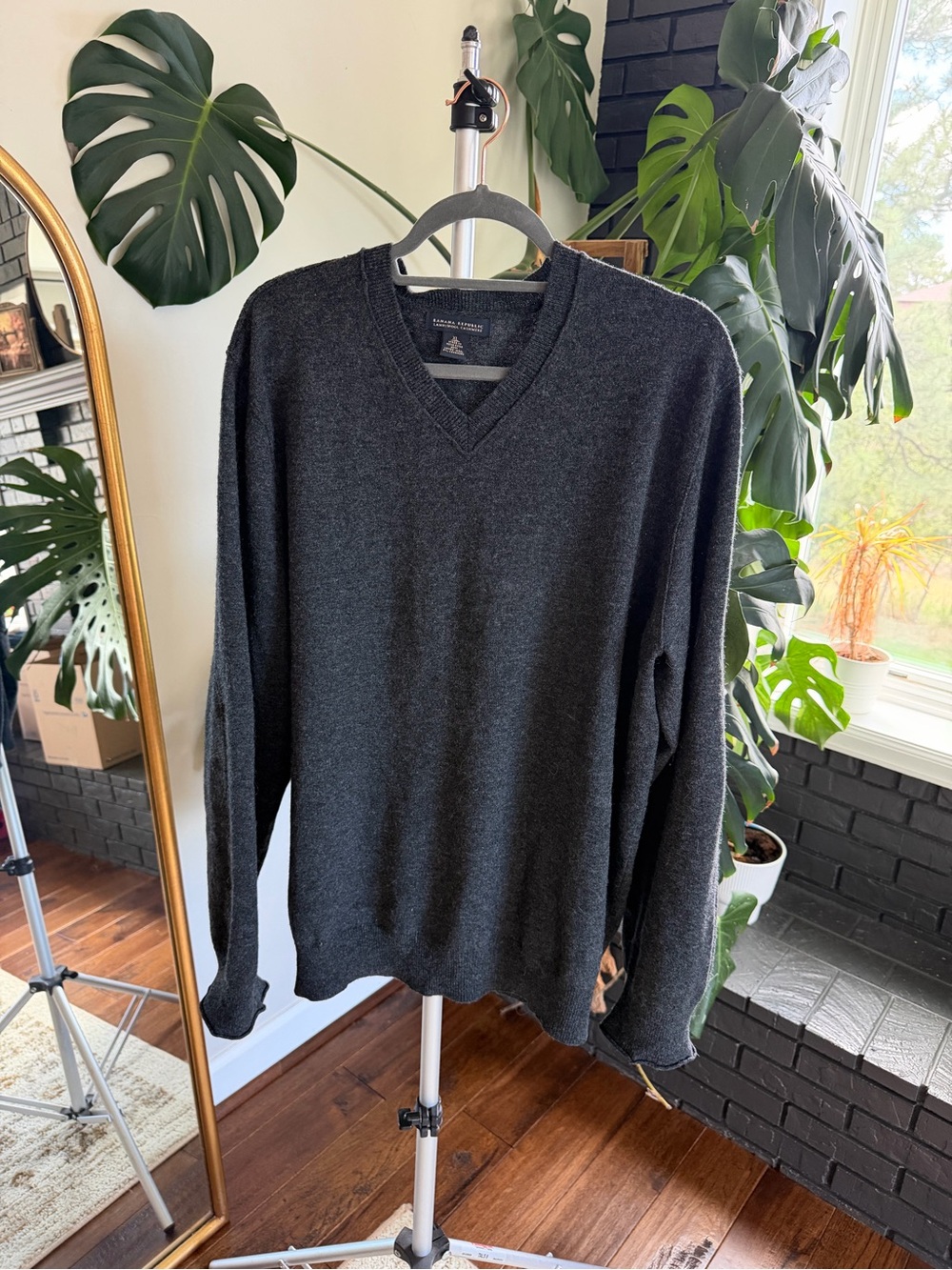 Banana Republic Lambswool Cashmere Men's V-Neck Sweater in Charcoal Gray